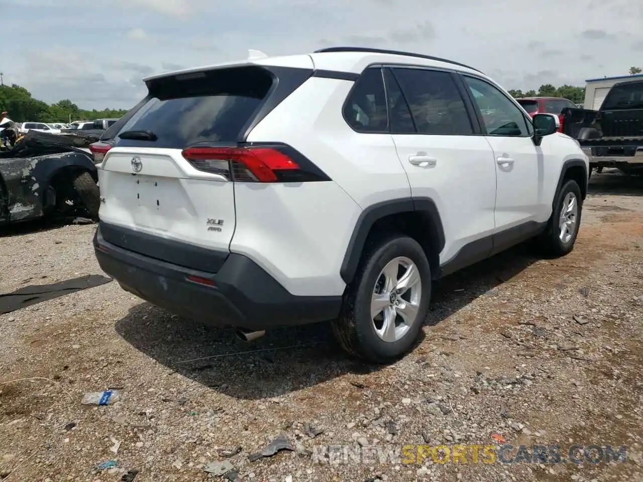 4 Photograph of a damaged car 2T3P1RFV6MW151588 TOYOTA RAV4 2021