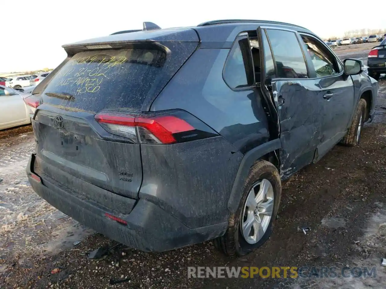 4 Photograph of a damaged car 2T3P1RFV6MW156029 TOYOTA RAV4 2021