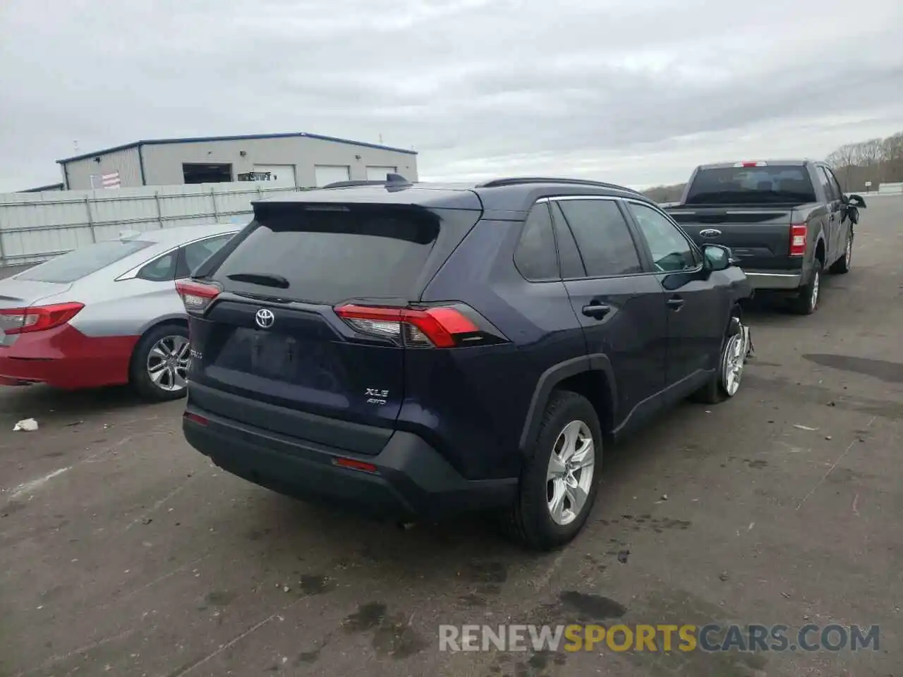 4 Photograph of a damaged car 2T3P1RFV6MW172800 TOYOTA RAV4 2021