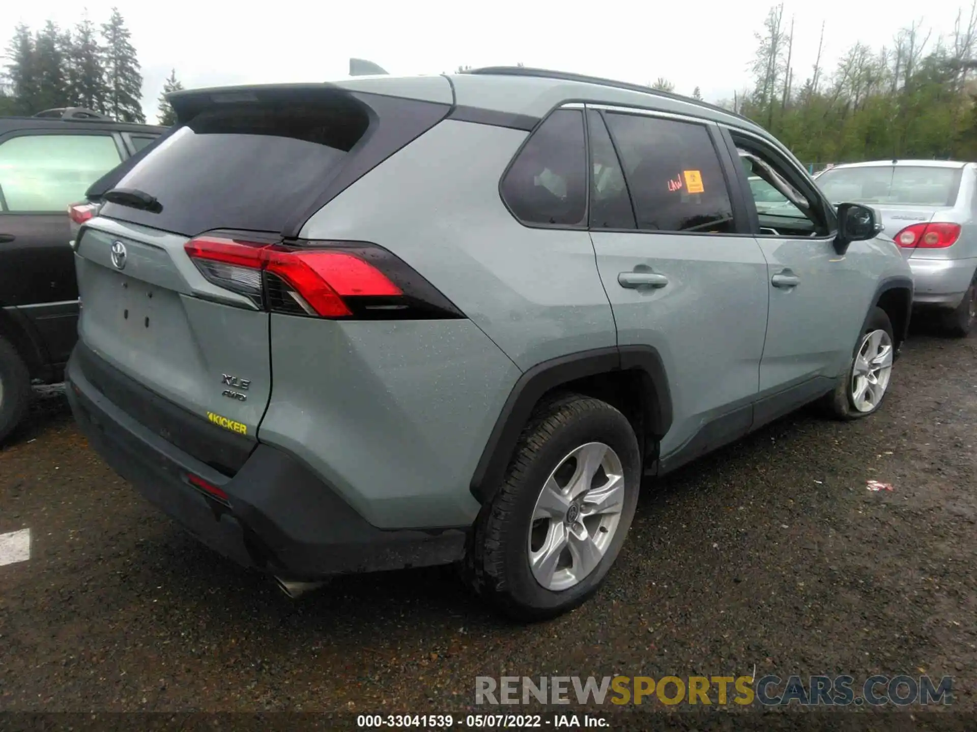 4 Photograph of a damaged car 2T3P1RFV6MW180640 TOYOTA RAV4 2021