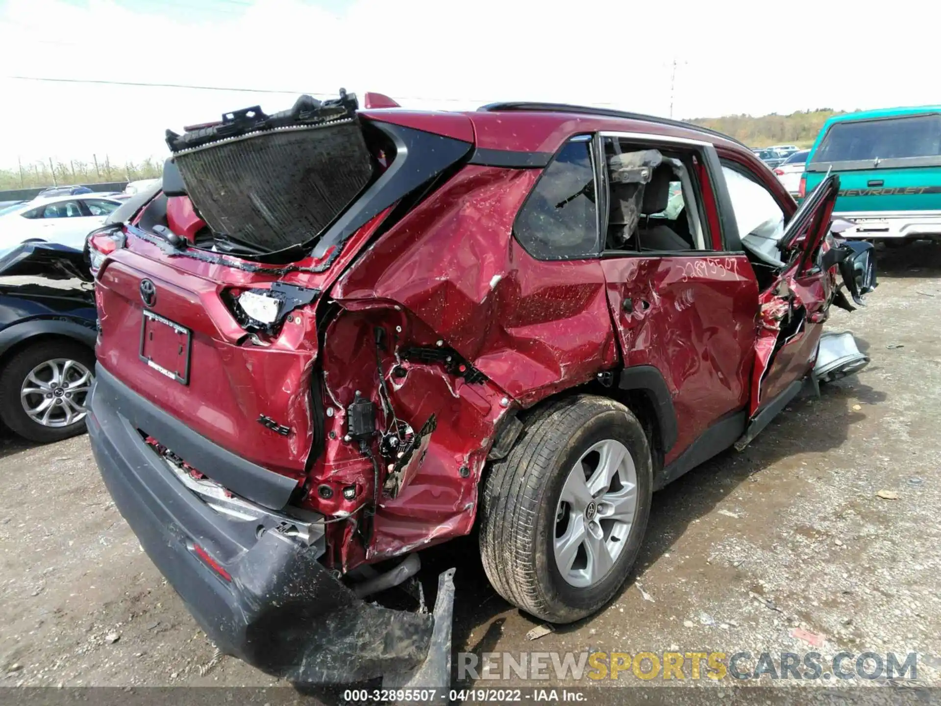 4 Photograph of a damaged car 2T3P1RFV6MW181156 TOYOTA RAV4 2021