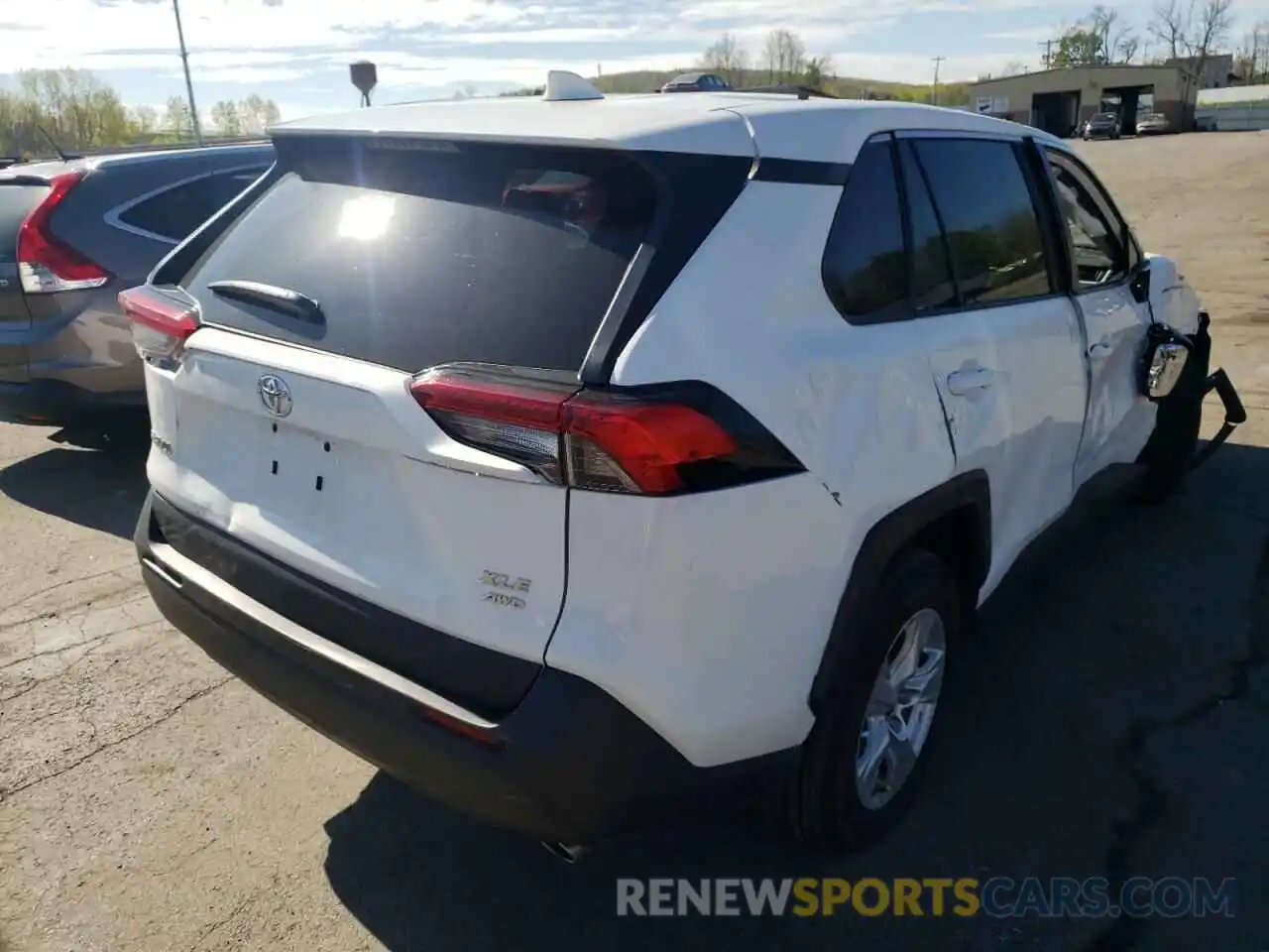 4 Photograph of a damaged car 2T3P1RFV6MW204175 TOYOTA RAV4 2021