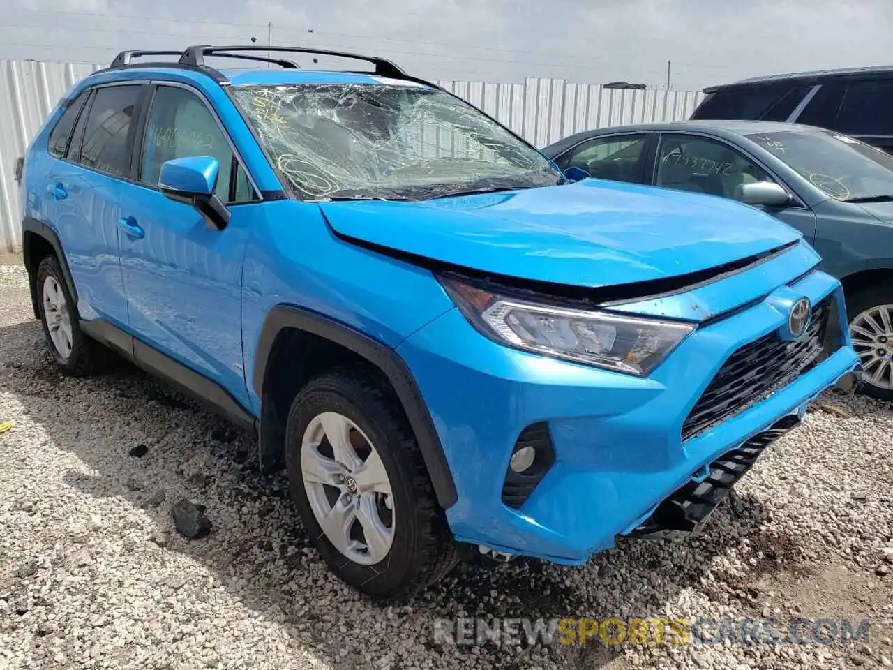 1 Photograph of a damaged car 2T3P1RFV6MW220599 TOYOTA RAV4 2021