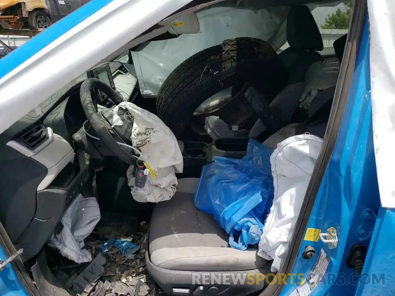 5 Photograph of a damaged car 2T3P1RFV6MW220599 TOYOTA RAV4 2021