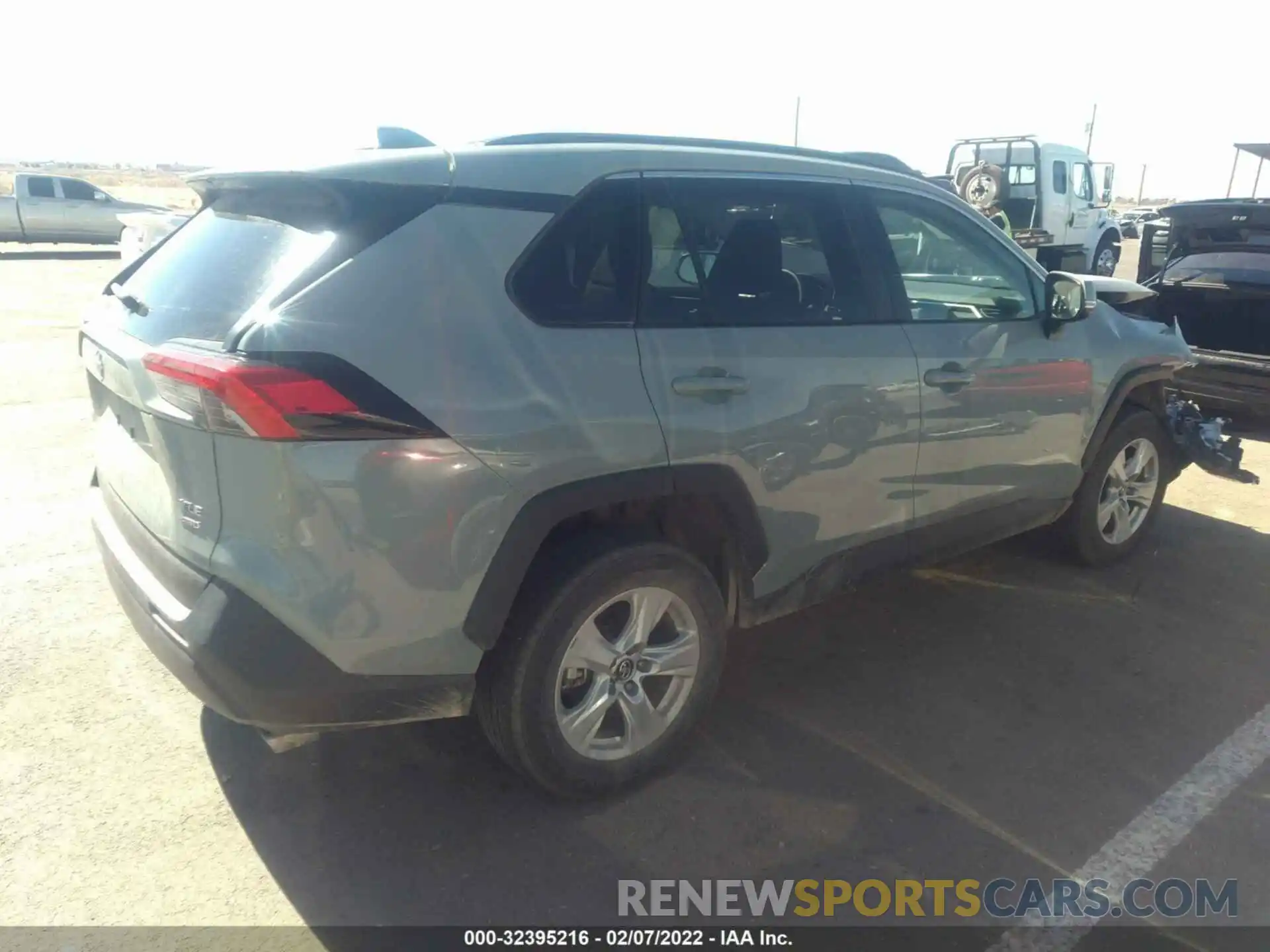 4 Photograph of a damaged car 2T3P1RFV7MC142223 TOYOTA RAV4 2021