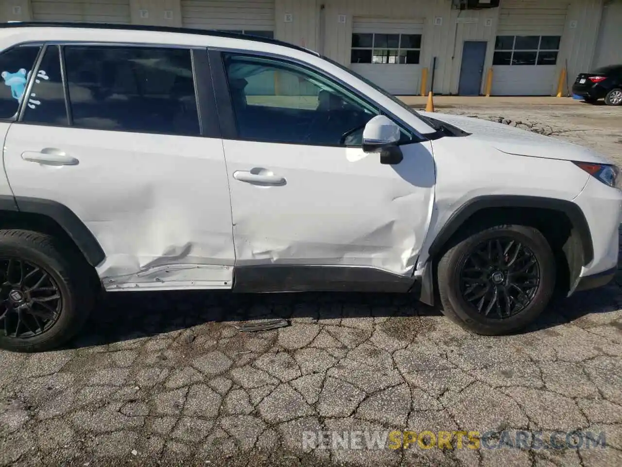 9 Photograph of a damaged car 2T3P1RFV7MC225005 TOYOTA RAV4 2021