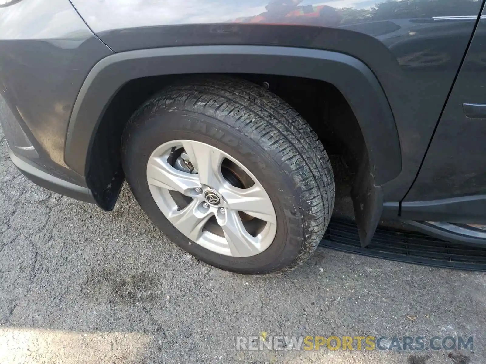 9 Photograph of a damaged car 2T3P1RFV7MC225120 TOYOTA RAV4 2021