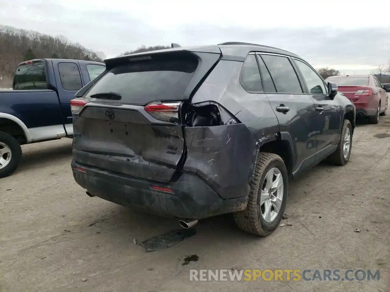 4 Photograph of a damaged car 2T3P1RFV7MC225375 TOYOTA RAV4 2021