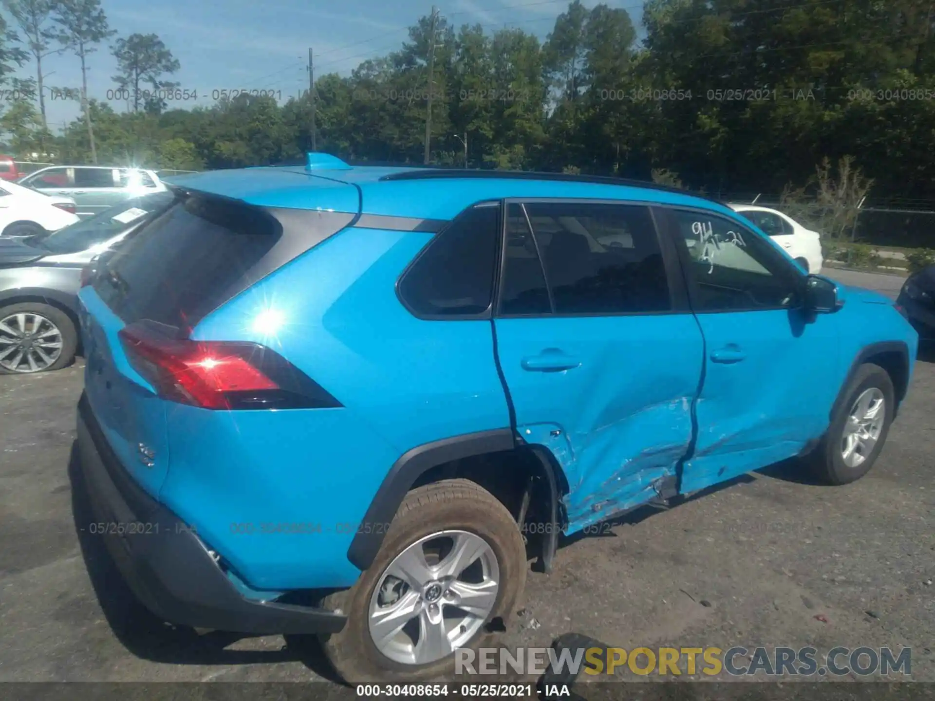 4 Photograph of a damaged car 2T3P1RFV7MW141376 TOYOTA RAV4 2021