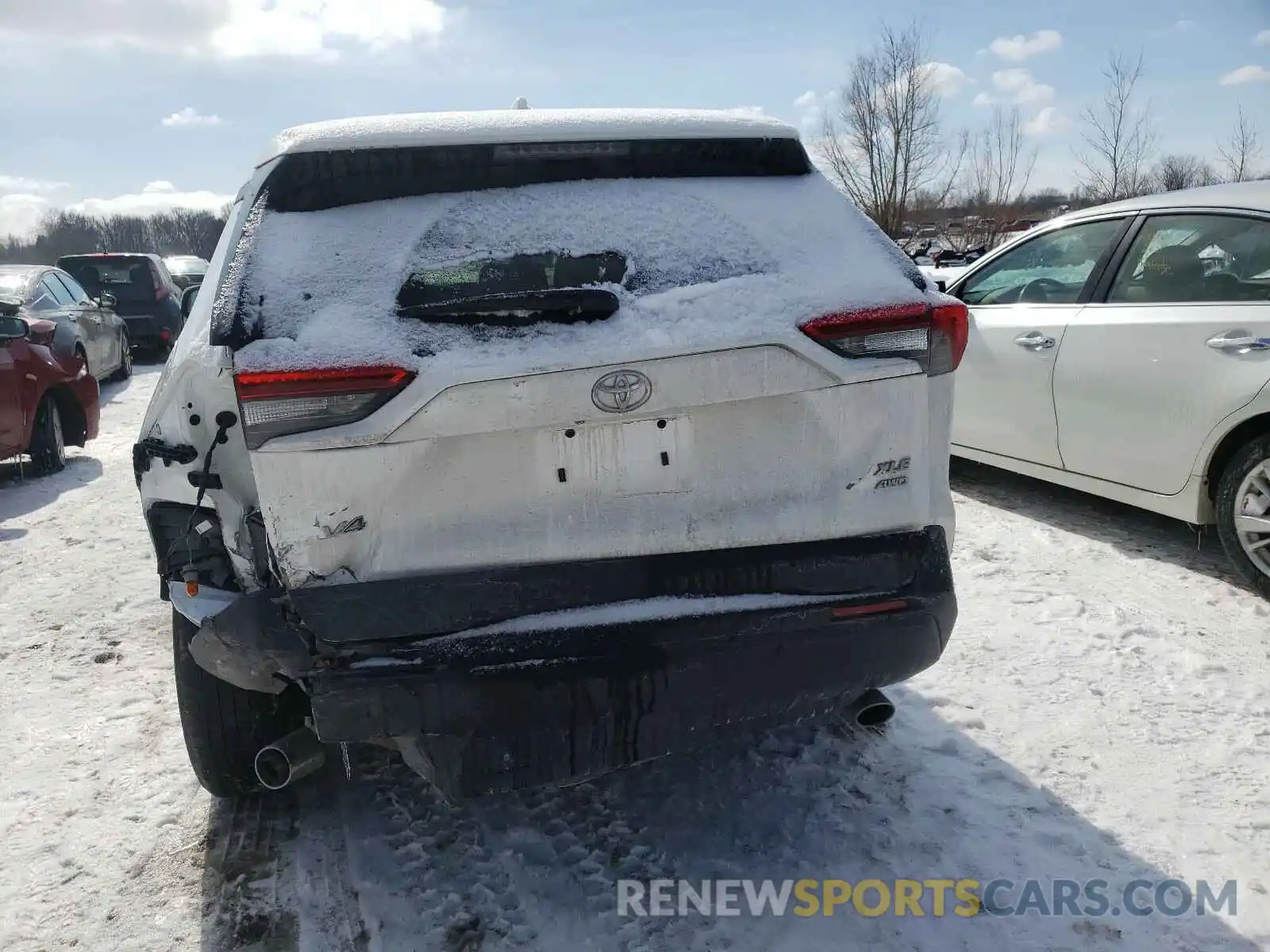 9 Photograph of a damaged car 2T3P1RFV7MW157500 TOYOTA RAV4 2021