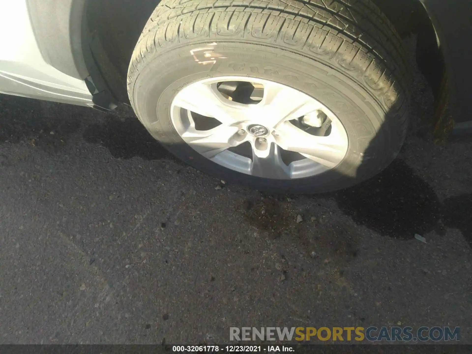 14 Photograph of a damaged car 2T3P1RFV7MW159814 TOYOTA RAV4 2021