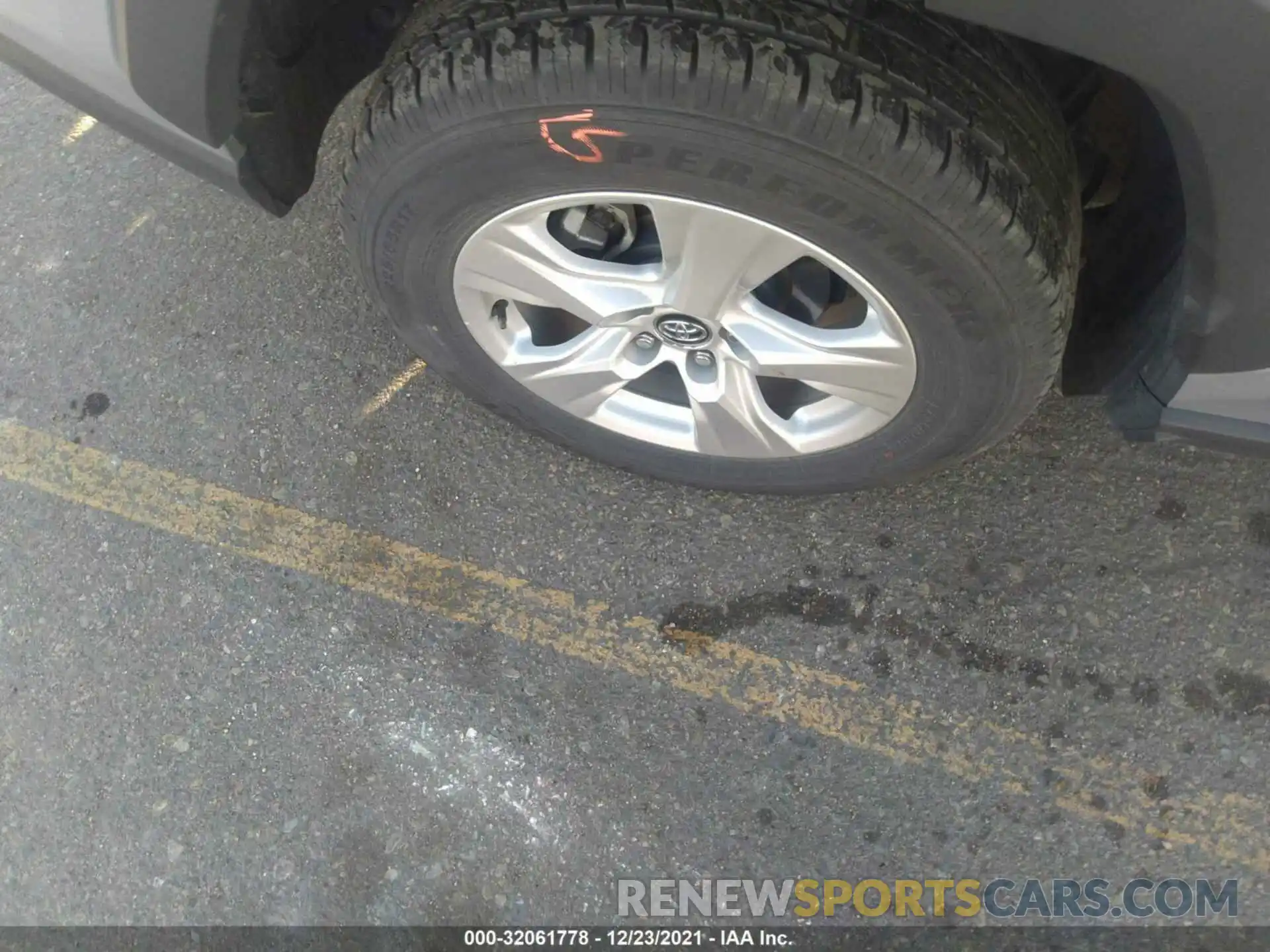 16 Photograph of a damaged car 2T3P1RFV7MW159814 TOYOTA RAV4 2021