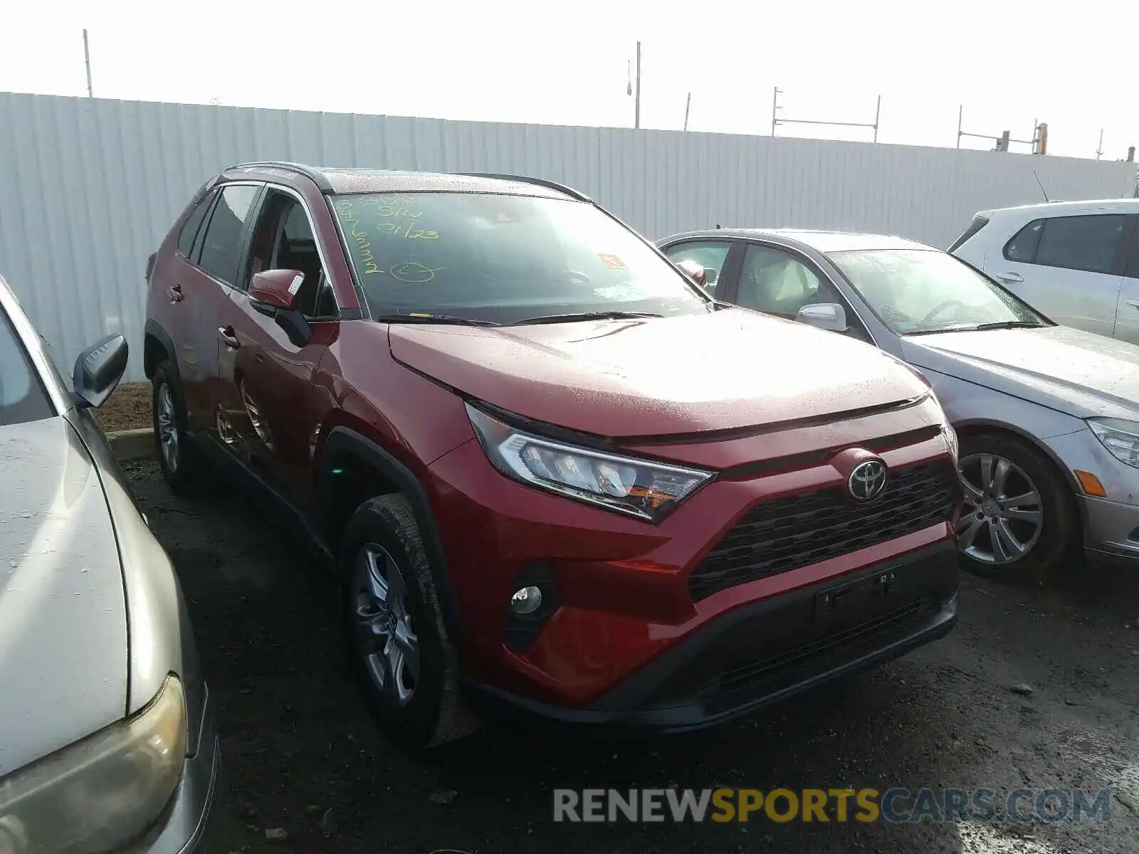 1 Photograph of a damaged car 2T3P1RFV7MW165368 TOYOTA RAV4 2021