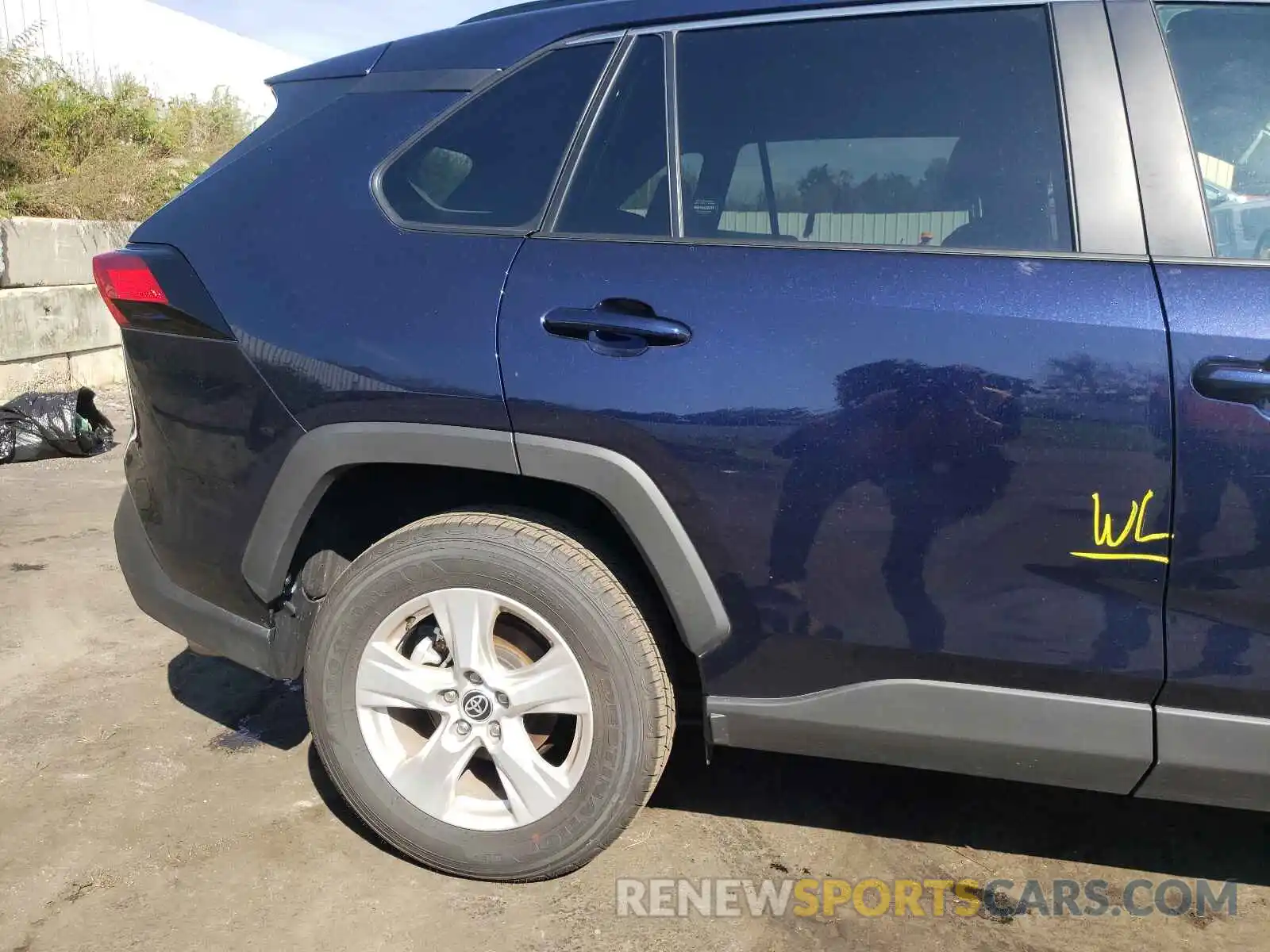 9 Photograph of a damaged car 2T3P1RFV7MW215640 TOYOTA RAV4 2021