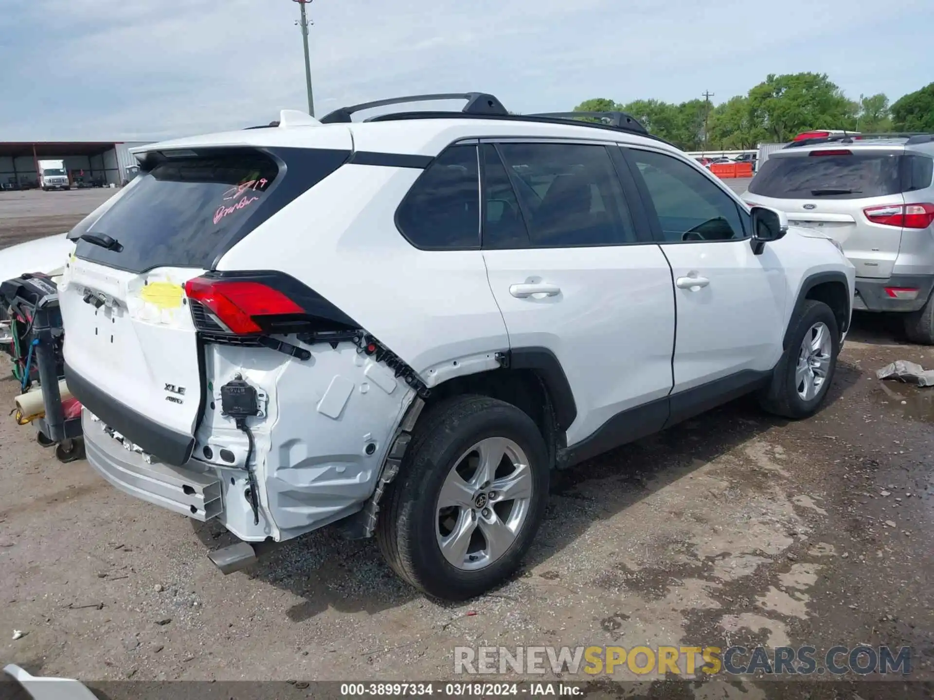 4 Photograph of a damaged car 2T3P1RFV8MC187395 TOYOTA RAV4 2021