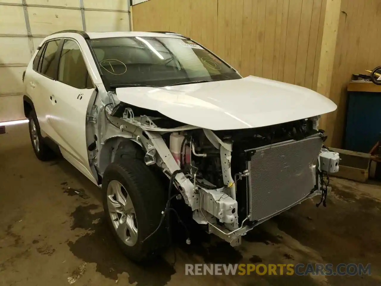 1 Photograph of a damaged car 2T3P1RFV8MC241276 TOYOTA RAV4 2021