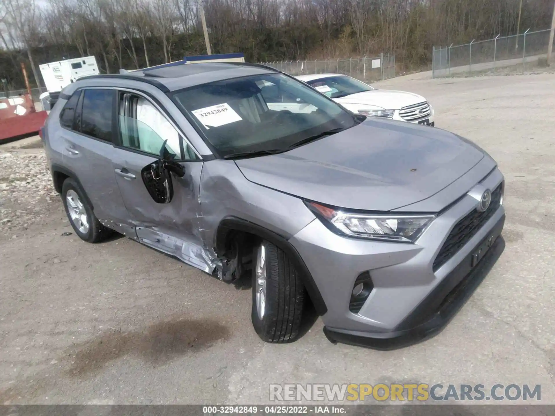 1 Photograph of a damaged car 2T3P1RFV8MC249944 TOYOTA RAV4 2021