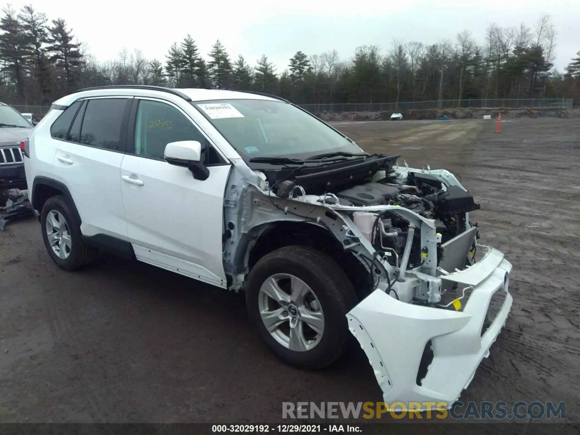 1 Photograph of a damaged car 2T3P1RFV8MW141922 TOYOTA RAV4 2021