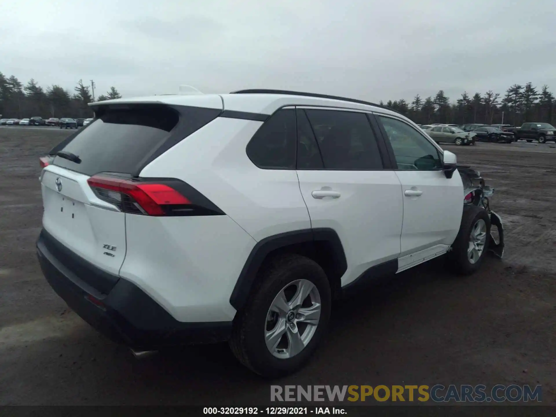 4 Photograph of a damaged car 2T3P1RFV8MW141922 TOYOTA RAV4 2021