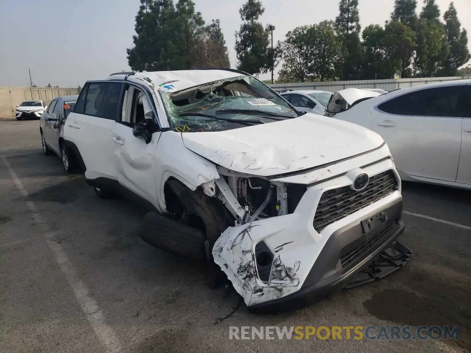 1 Photograph of a damaged car 2T3P1RFV8MW160163 TOYOTA RAV4 2021