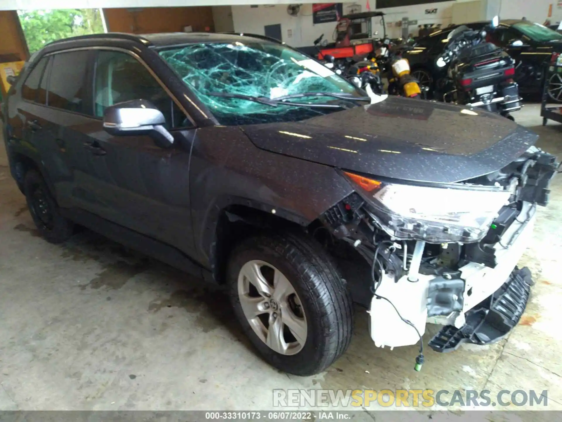 1 Photograph of a damaged car 2T3P1RFV8MW172345 TOYOTA RAV4 2021