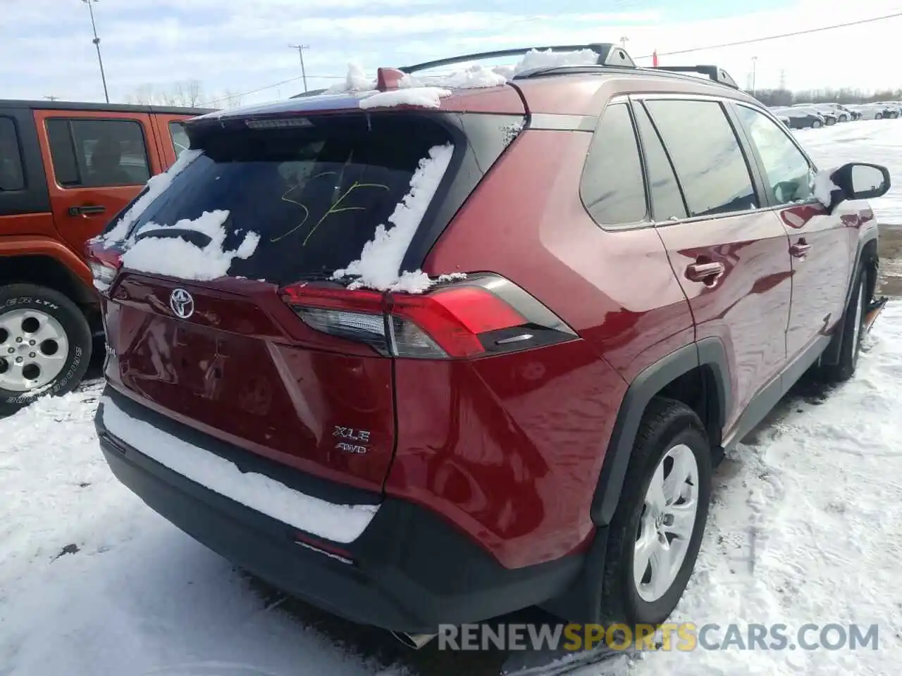 4 Photograph of a damaged car 2T3P1RFV8MW173639 TOYOTA RAV4 2021