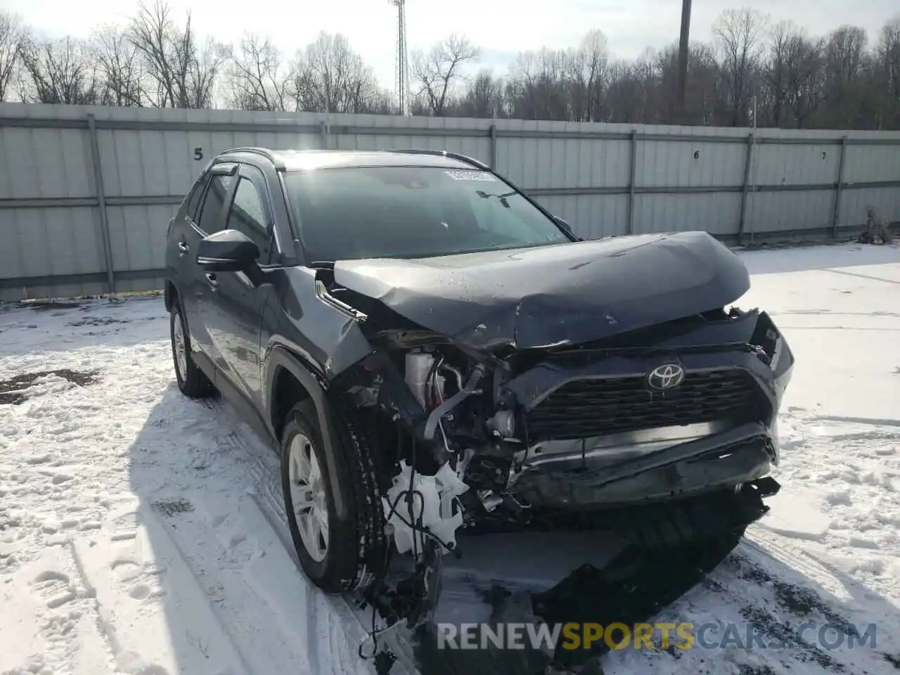 1 Photograph of a damaged car 2T3P1RFV8MW207112 TOYOTA RAV4 2021