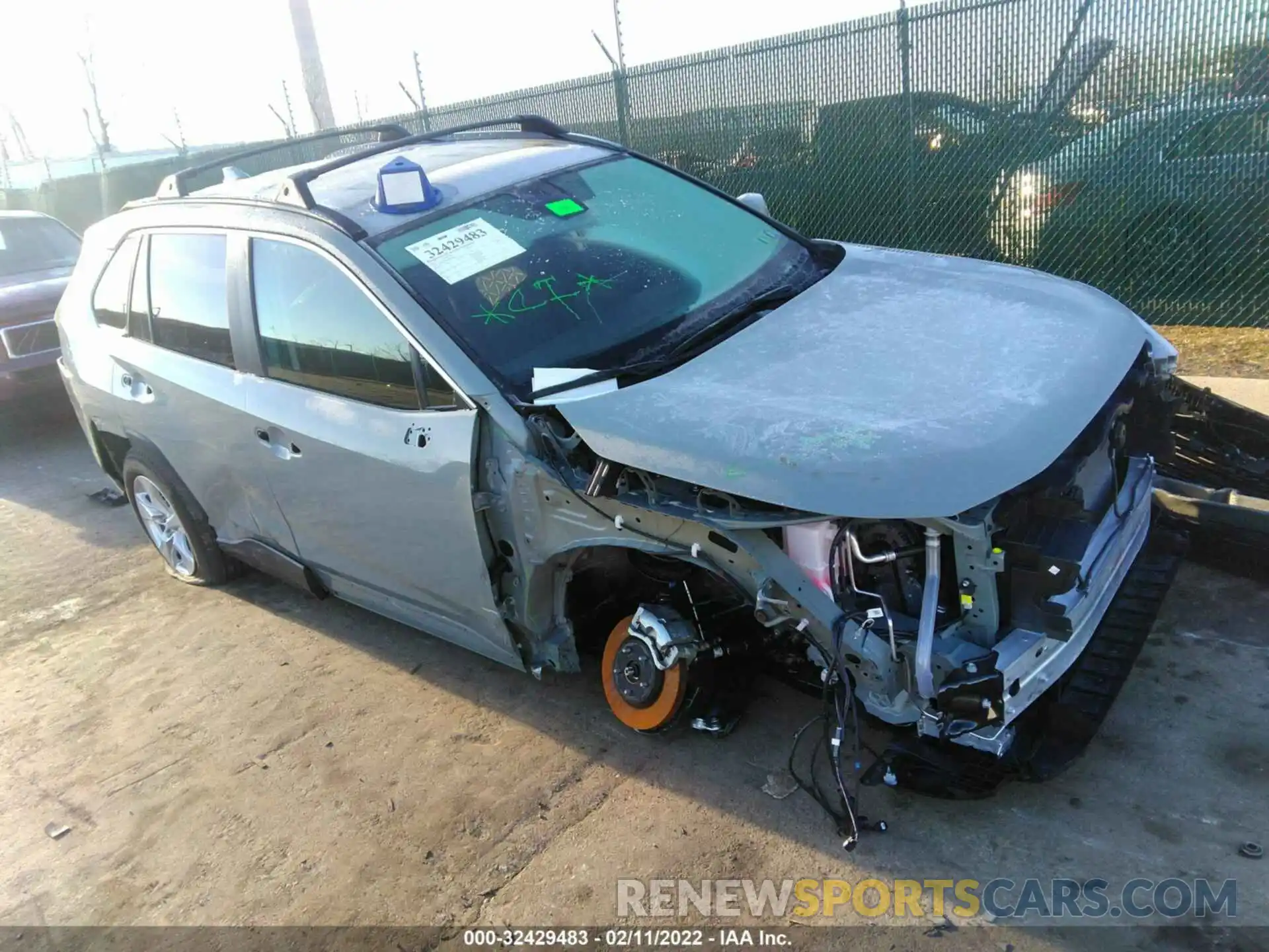 1 Photograph of a damaged car 2T3P1RFV8MW242068 TOYOTA RAV4 2021