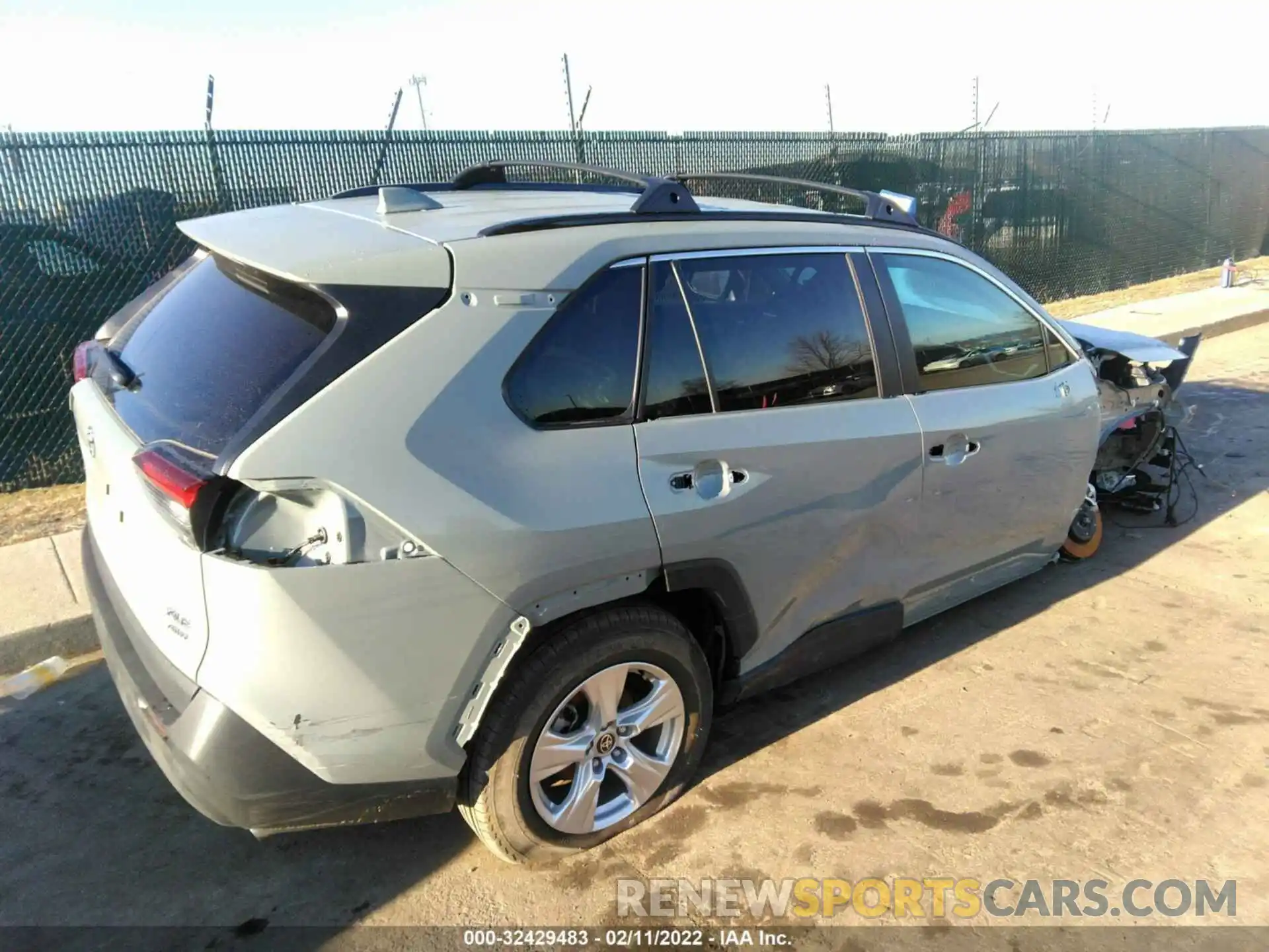 4 Photograph of a damaged car 2T3P1RFV8MW242068 TOYOTA RAV4 2021