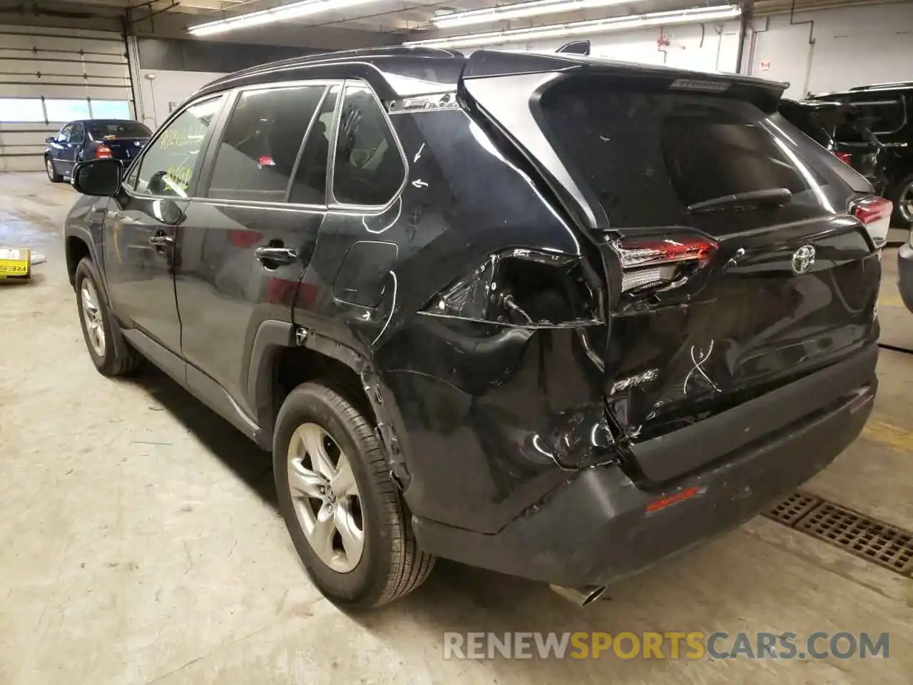 3 Photograph of a damaged car 2T3P1RFV9MW152086 TOYOTA RAV4 2021