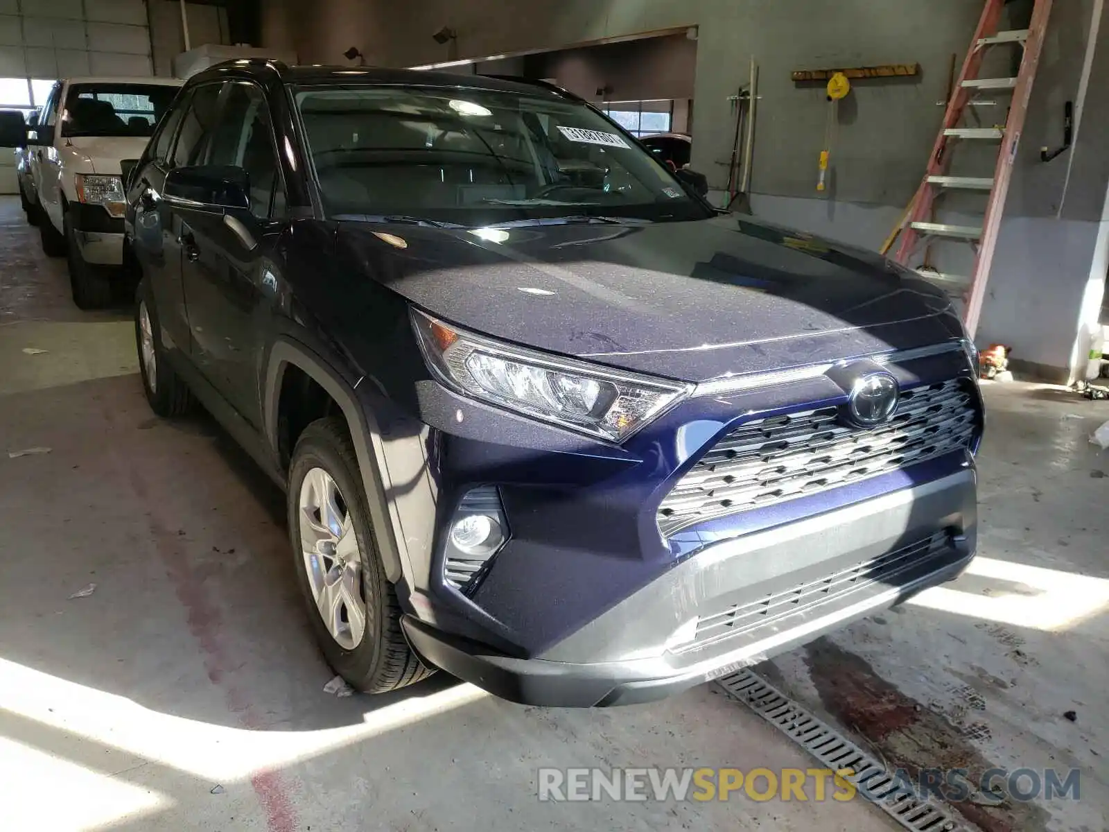 1 Photograph of a damaged car 2T3P1RFV9MW166585 TOYOTA RAV4 2021