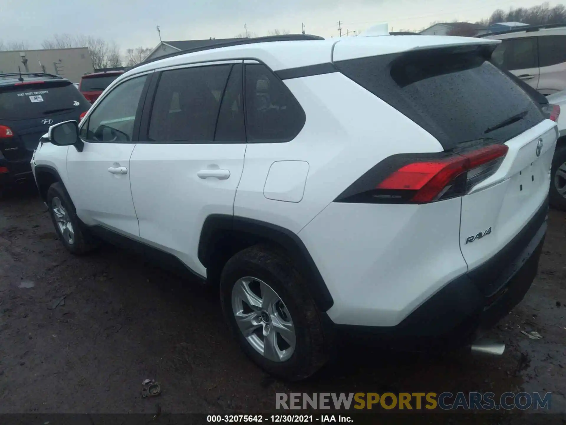 3 Photograph of a damaged car 2T3P1RFV9MW206549 TOYOTA RAV4 2021