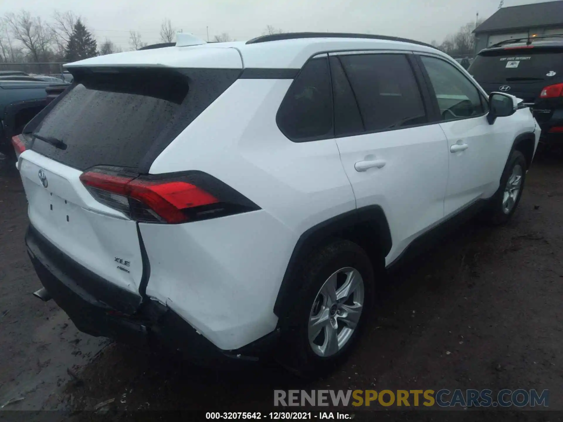 4 Photograph of a damaged car 2T3P1RFV9MW206549 TOYOTA RAV4 2021