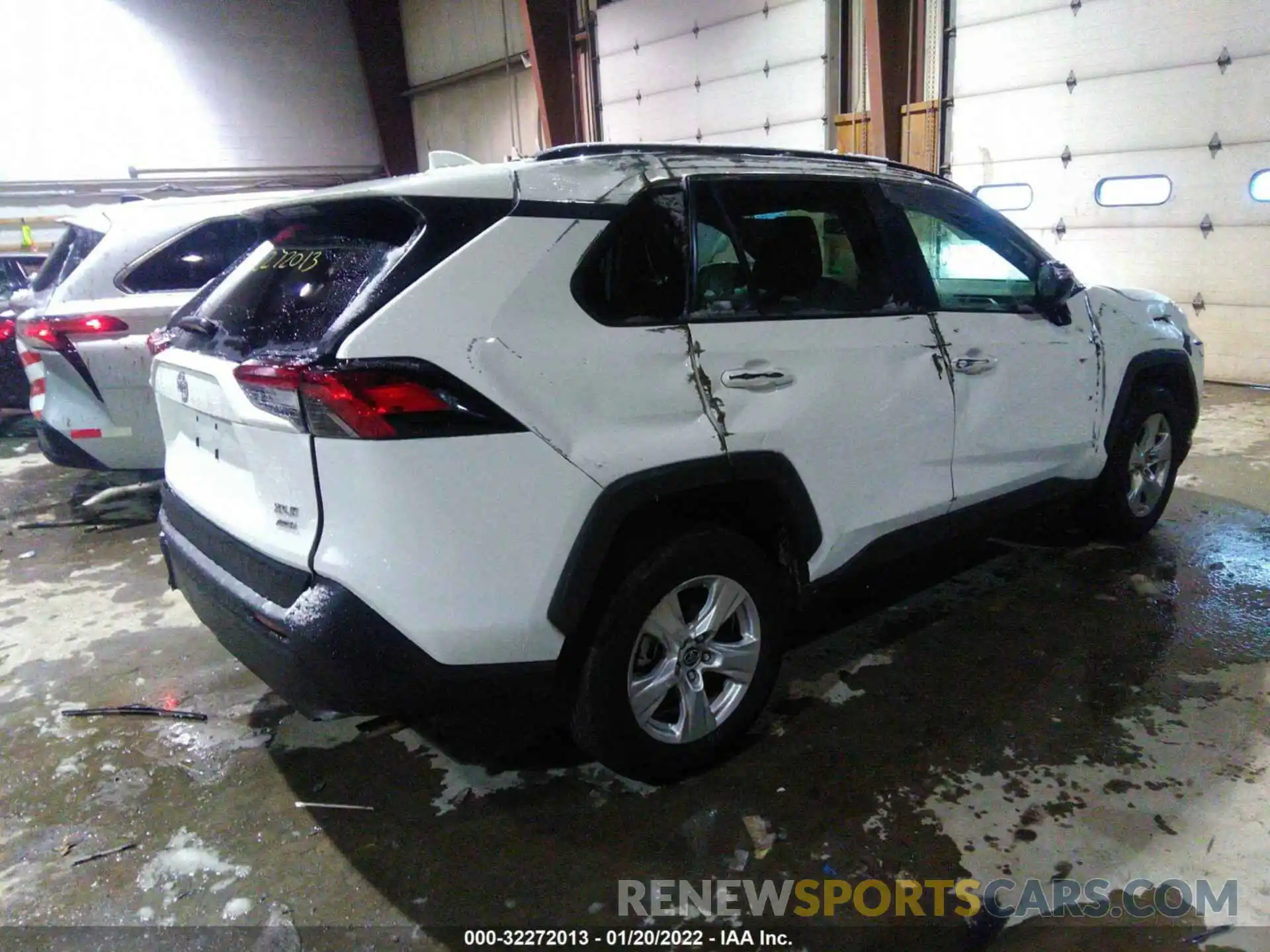 4 Photograph of a damaged car 2T3P1RFV9MW211251 TOYOTA RAV4 2021