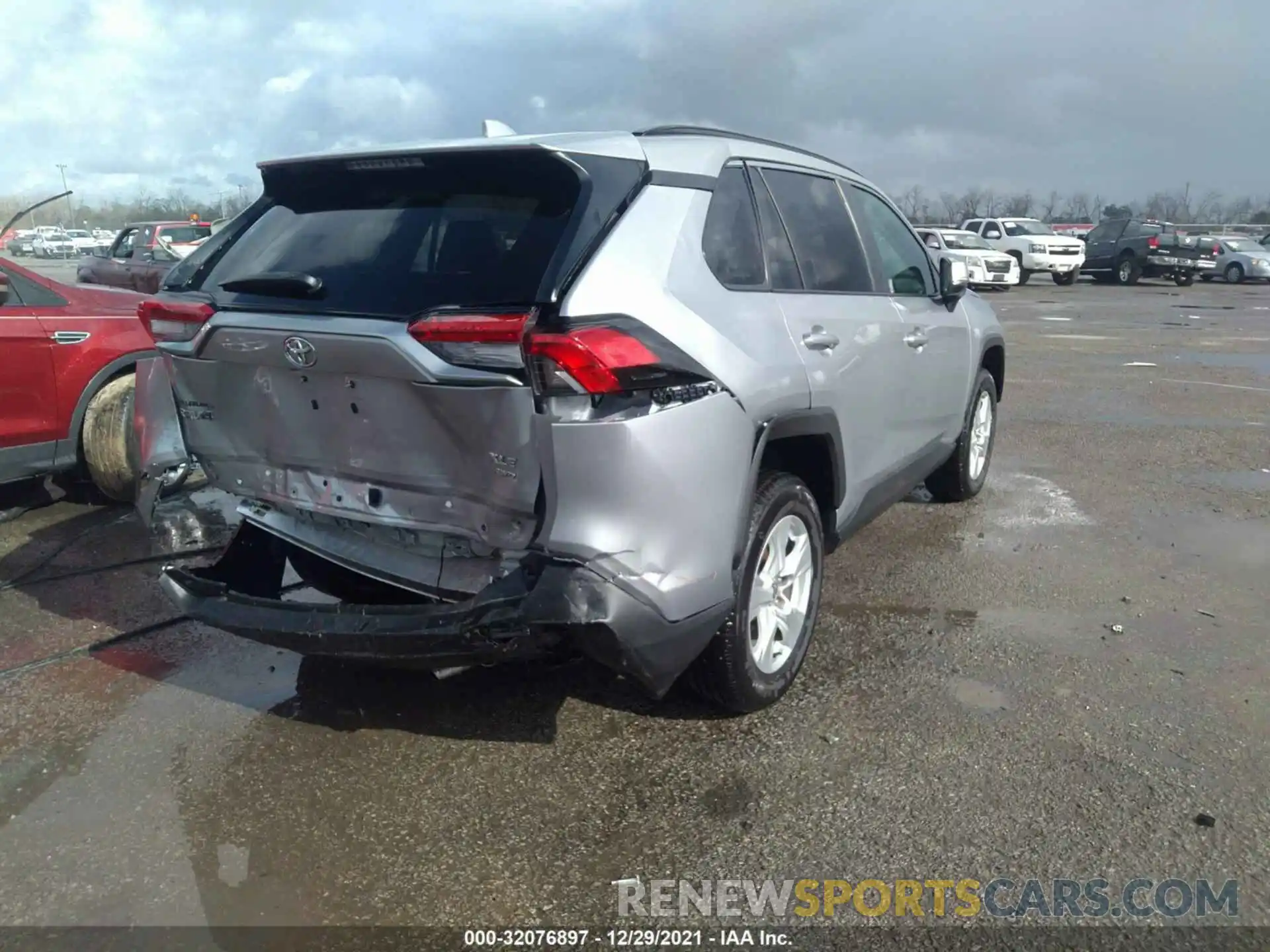 4 Photograph of a damaged car 2T3P1RFVXMC174017 TOYOTA RAV4 2021