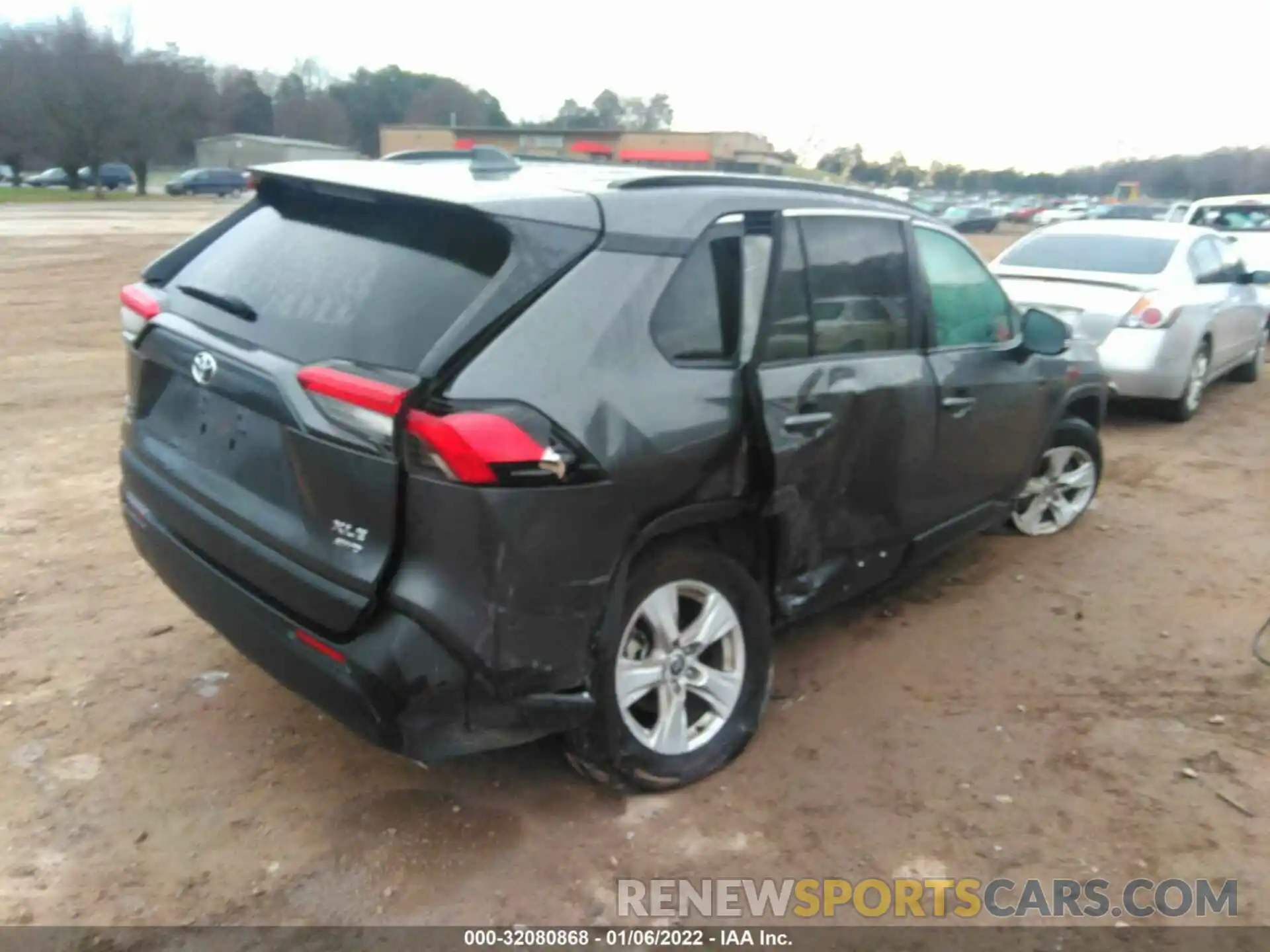 4 Photograph of a damaged car 2T3P1RFVXMC195529 TOYOTA RAV4 2021