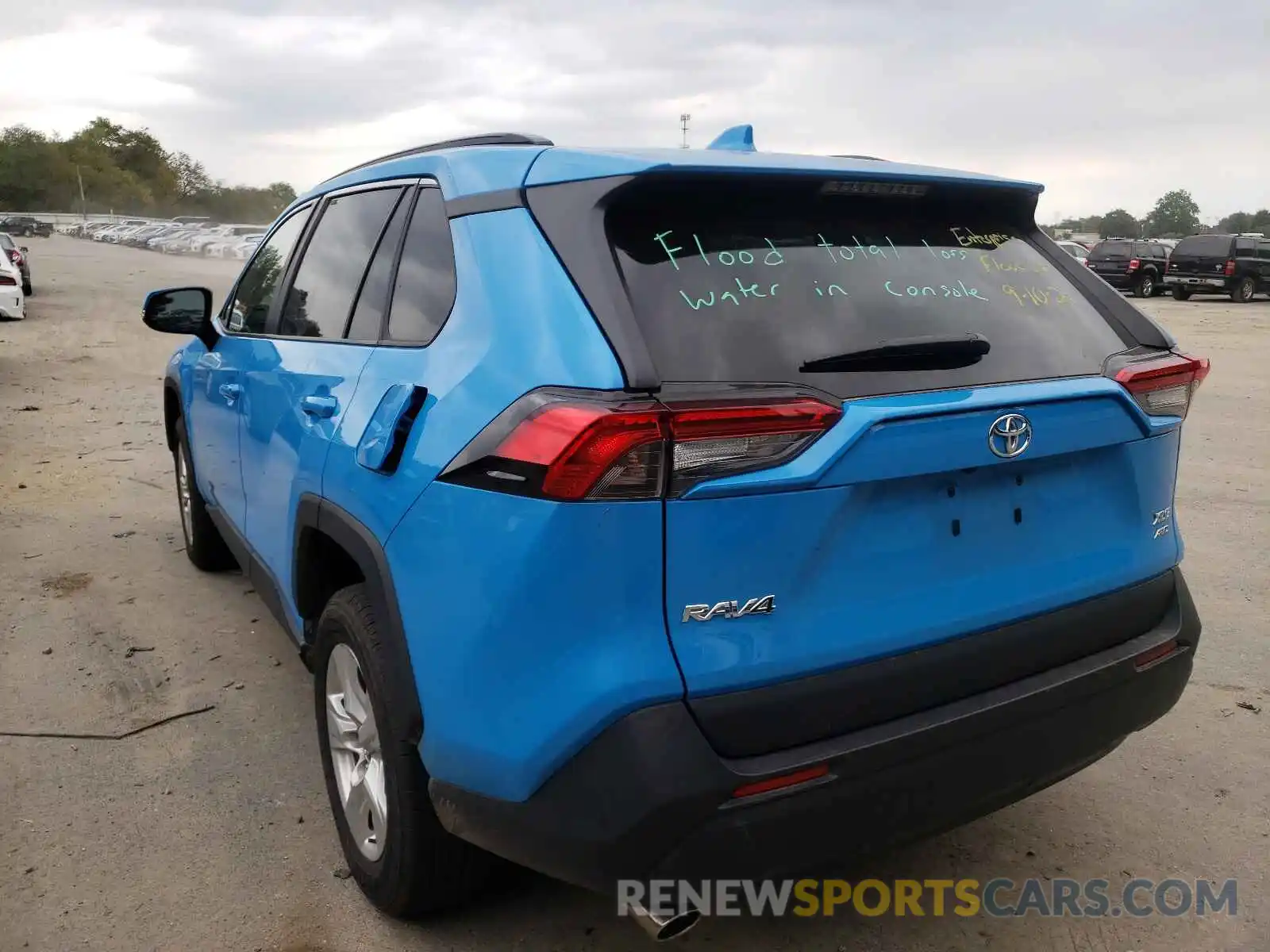 3 Photograph of a damaged car 2T3P1RFVXMW161251 TOYOTA RAV4 2021