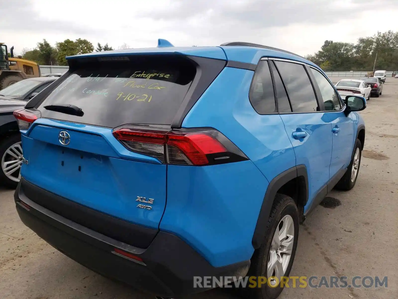 4 Photograph of a damaged car 2T3P1RFVXMW161251 TOYOTA RAV4 2021