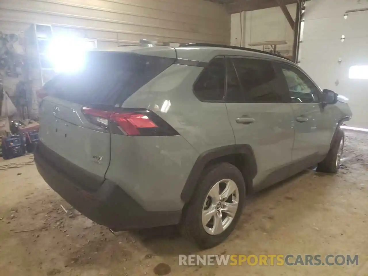 4 Photograph of a damaged car 2T3P1RFVXMW218385 TOYOTA RAV4 2021