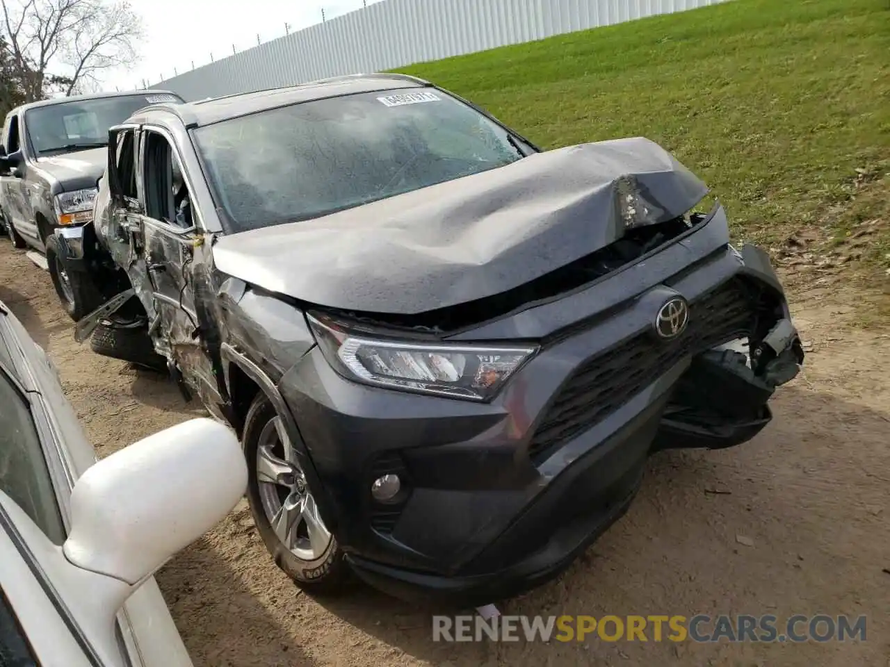 1 Photograph of a damaged car 2T3P1RFVXMW226552 TOYOTA RAV4 2021