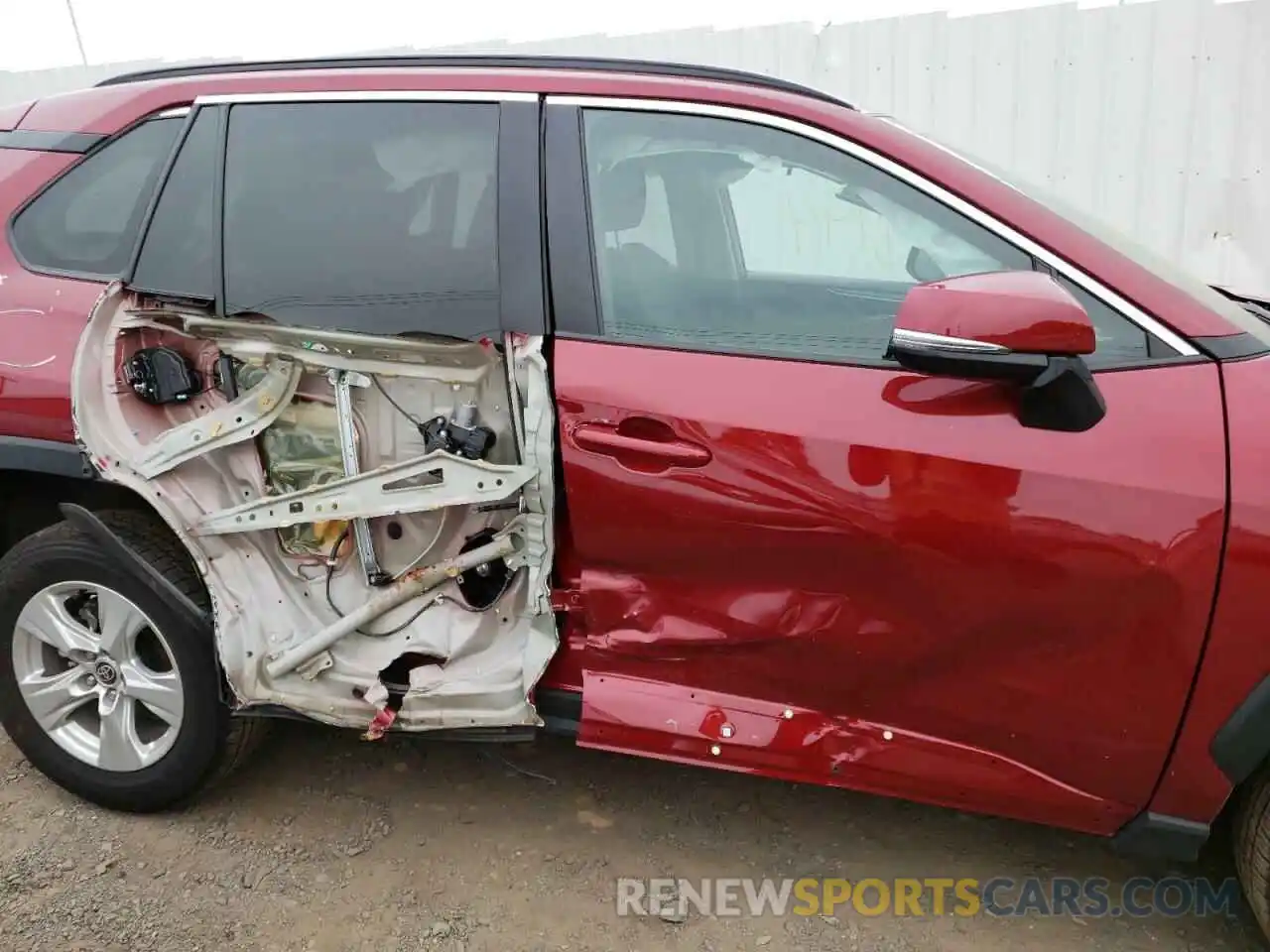 9 Photograph of a damaged car 2T3P1RFVXMW248227 TOYOTA RAV4 2021