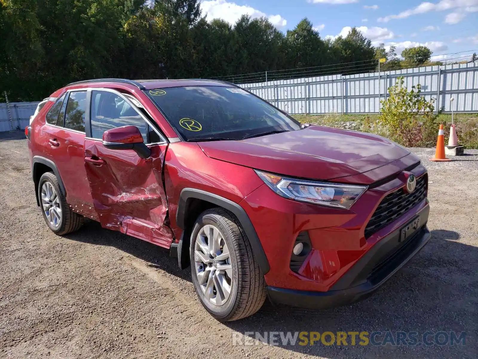 1 Photograph of a damaged car 2T3R1RFV0MW207503 TOYOTA RAV4 2021