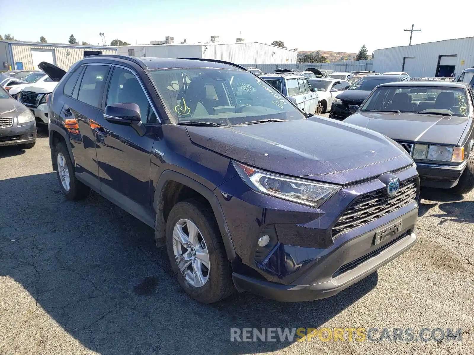 1 Photograph of a damaged car 2T3R6RFV0MW005665 TOYOTA RAV4 2021