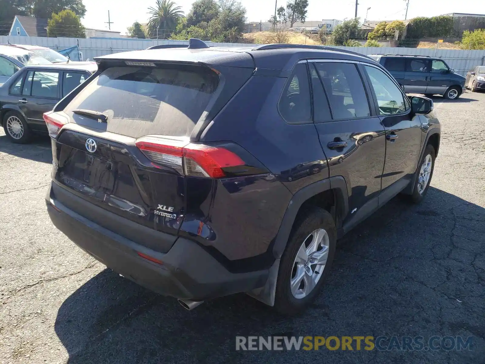 4 Photograph of a damaged car 2T3R6RFV0MW005665 TOYOTA RAV4 2021