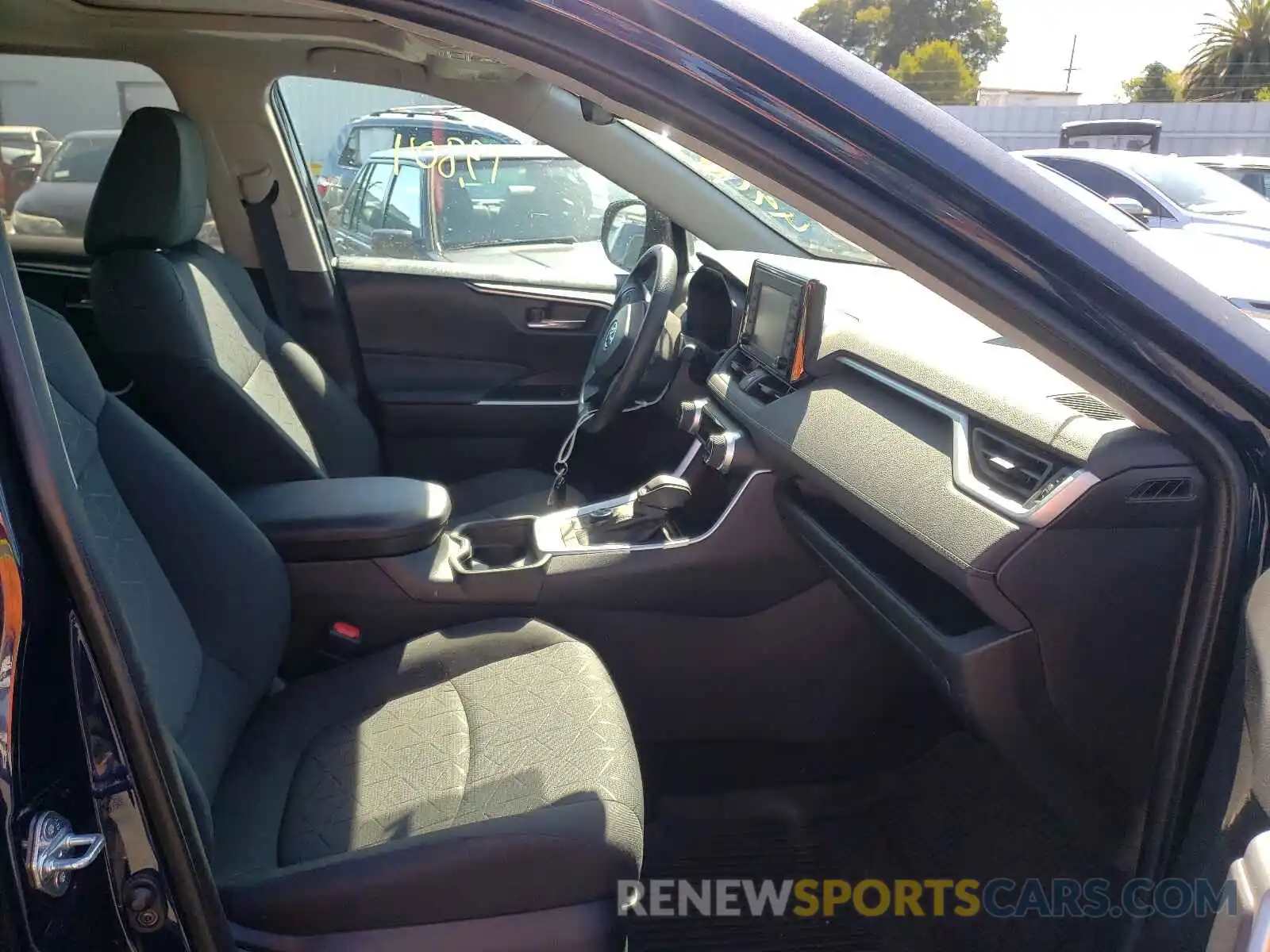 5 Photograph of a damaged car 2T3R6RFV0MW005665 TOYOTA RAV4 2021