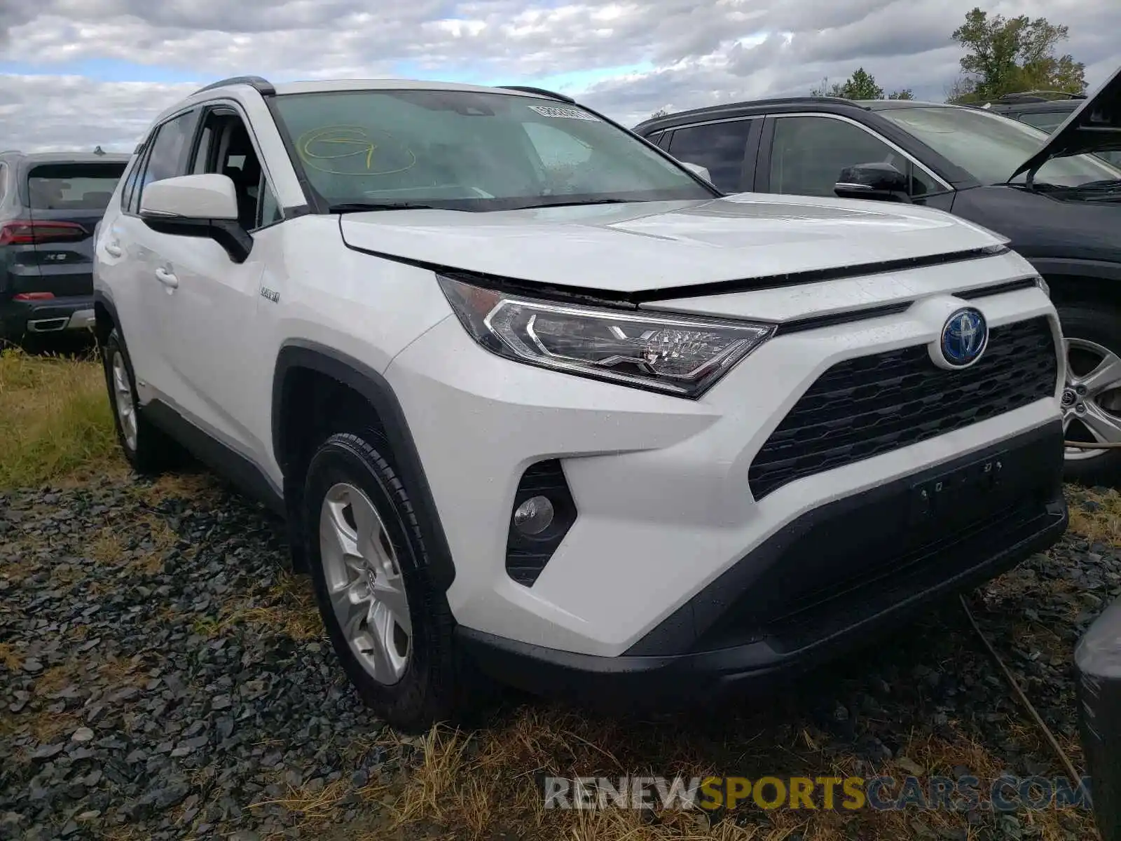 1 Photograph of a damaged car 2T3R6RFV0MW010185 TOYOTA RAV4 2021