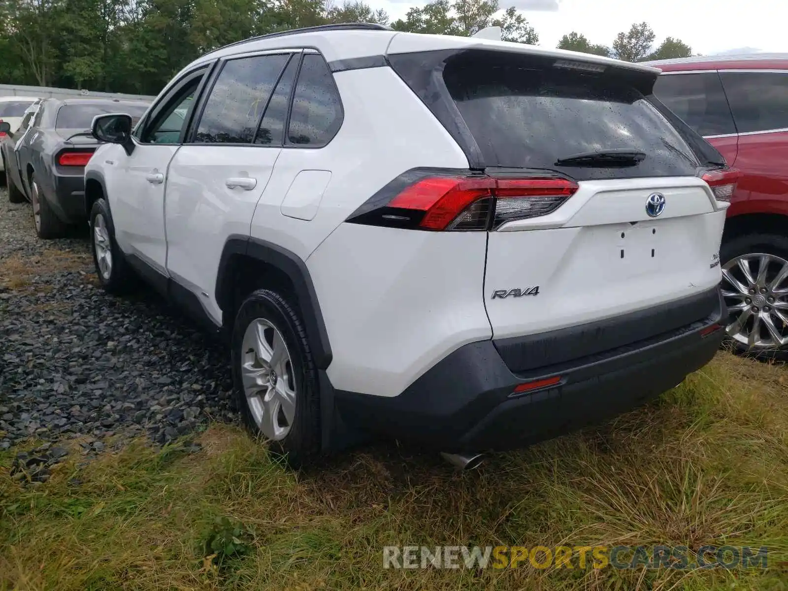 3 Photograph of a damaged car 2T3R6RFV0MW010185 TOYOTA RAV4 2021