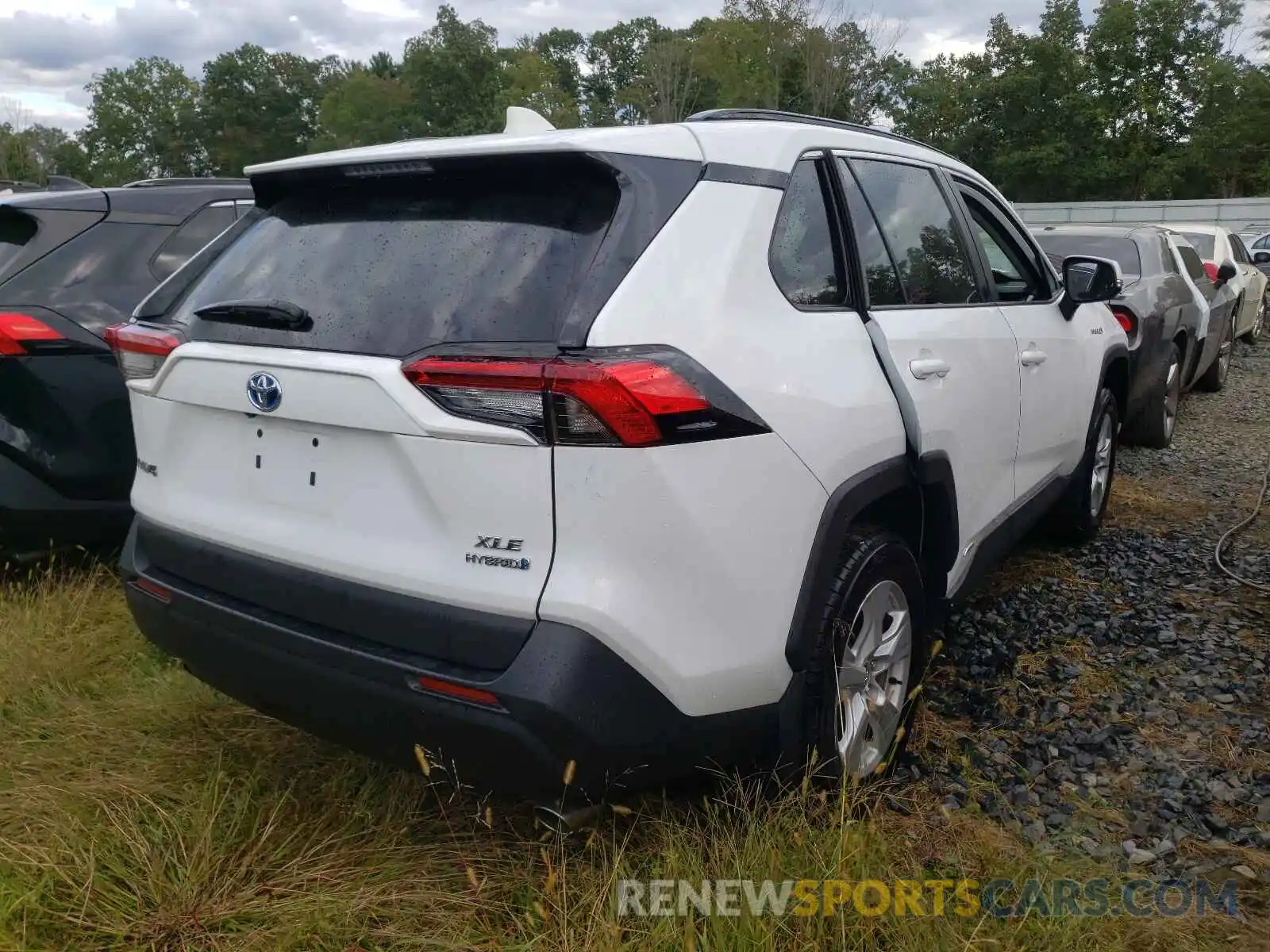 4 Photograph of a damaged car 2T3R6RFV0MW010185 TOYOTA RAV4 2021