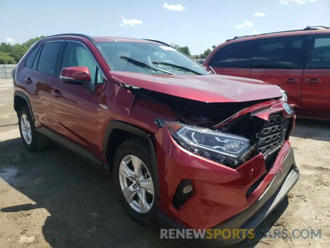 1 Photograph of a damaged car 2T3R6RFV0MW010610 TOYOTA RAV4 2021