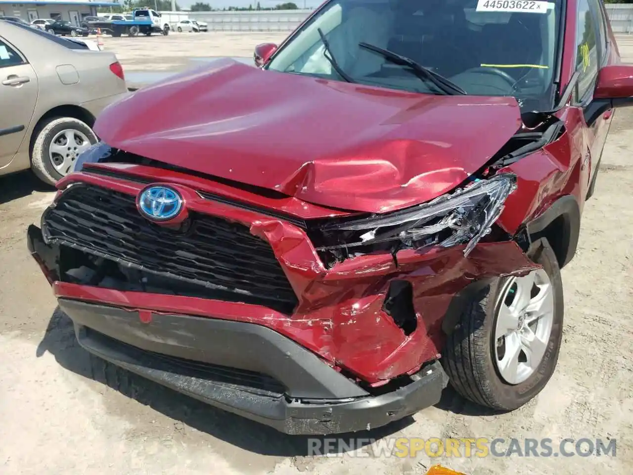 9 Photograph of a damaged car 2T3R6RFV0MW010610 TOYOTA RAV4 2021